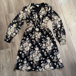 Chic Black Floral Maternity Dress with Long Sleeves and Elastic Waist